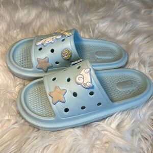 Cinnamaroll slip on sandals blue with jibbets. Sz 37-38 240(2.0)
